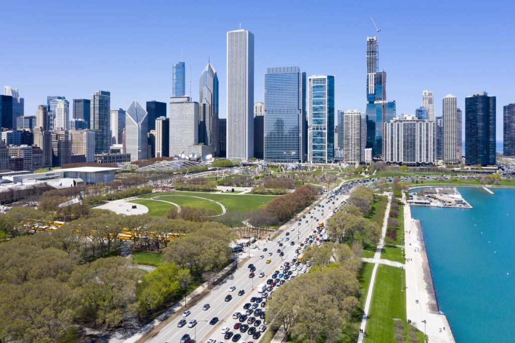 Chicago Cityscape with Grant Park, Aerial View (en anglais)